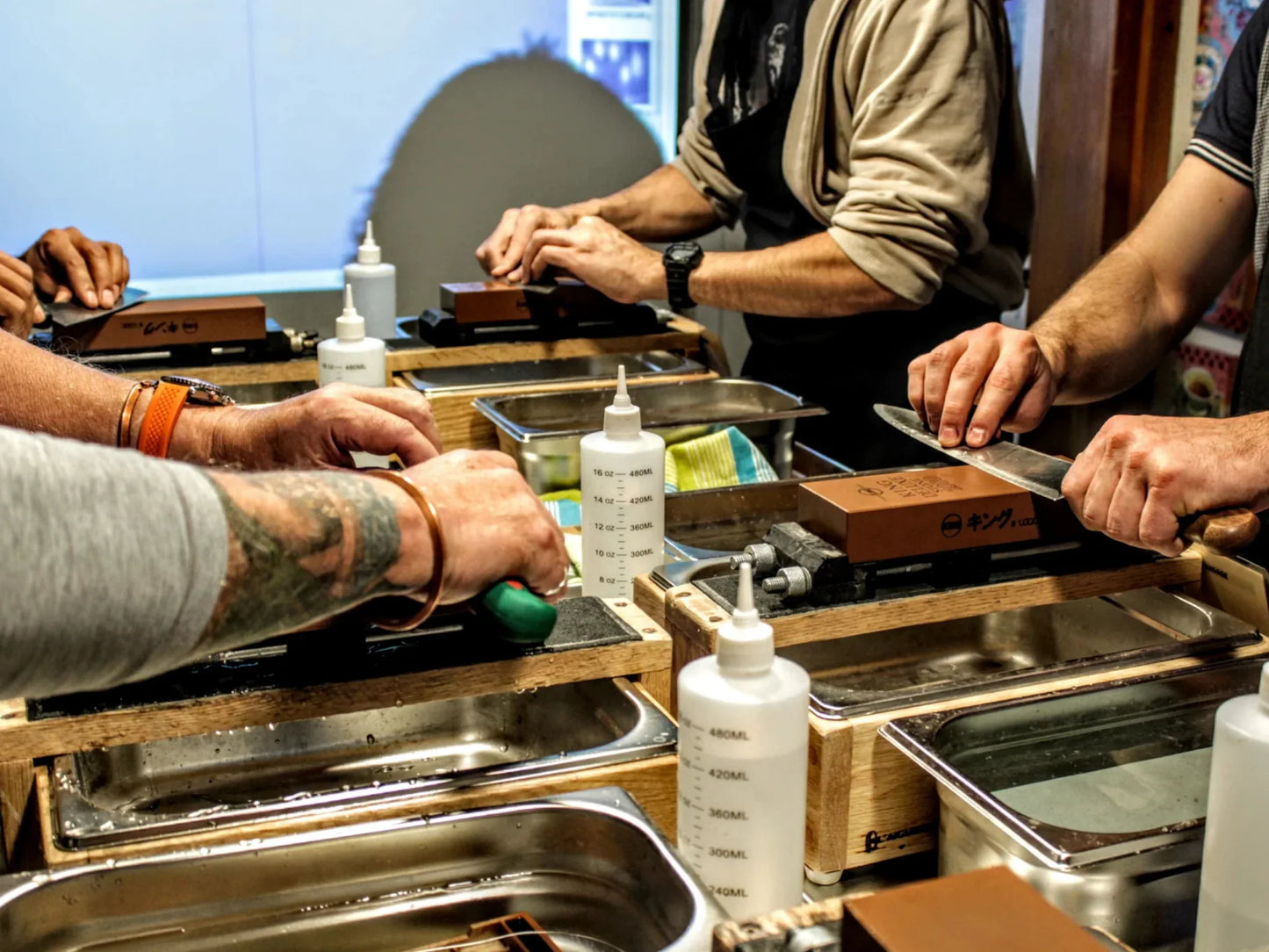 Cours d’aiguisage de couteau sur pierres à eau